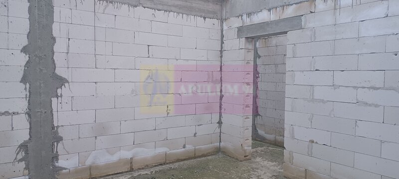 Sabareni, casa la rosu 116 mp utili, curte 607 mp